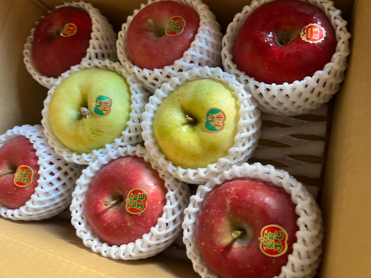 🍎いろいろ食べたい🍎もぎたてジューシー◆甘さが違う！葉とらず入り品種ミックス🍎贈答用３キロ【冬ギフト】【お歳暮】のし対応